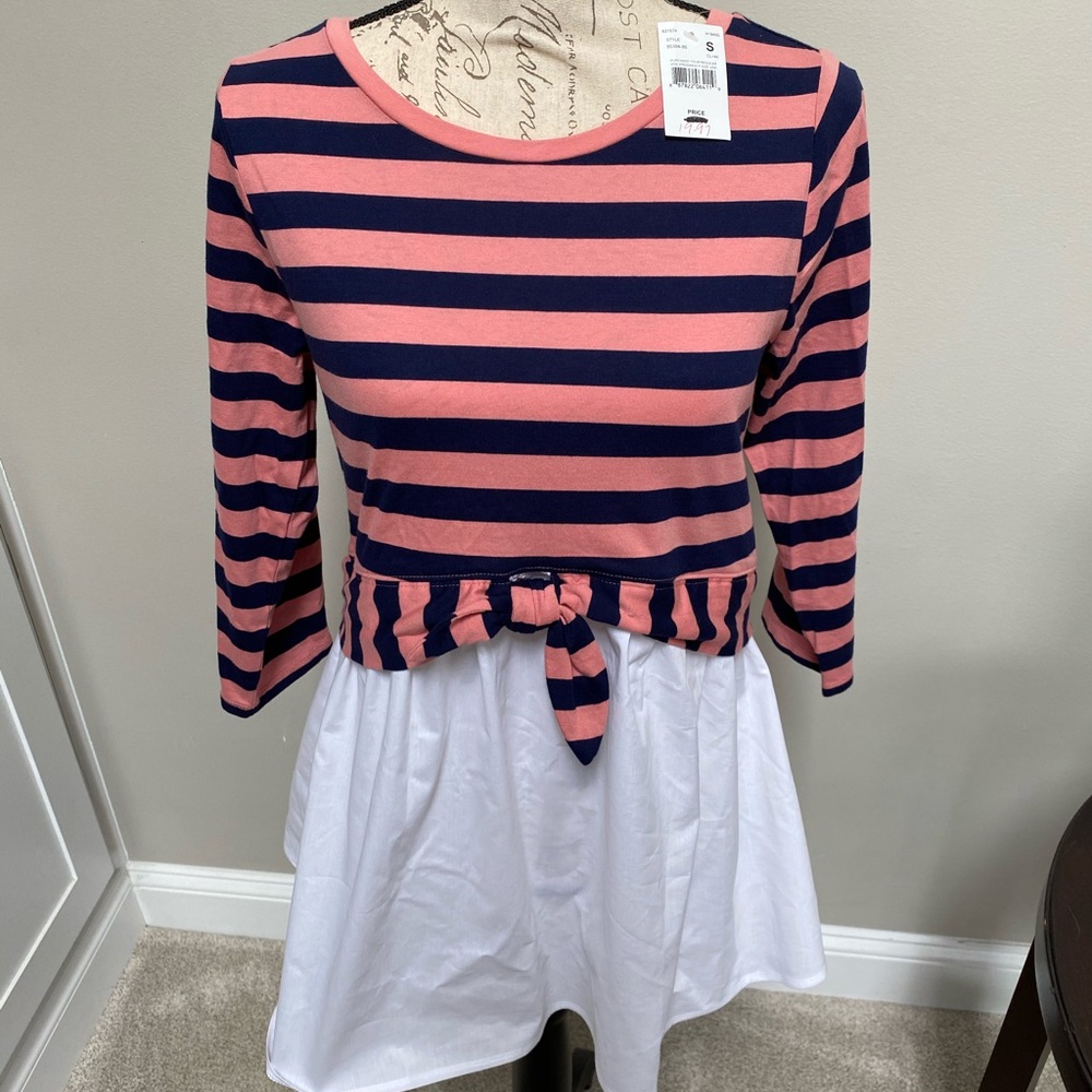 Motherhood Maternity tip, size small, NWT